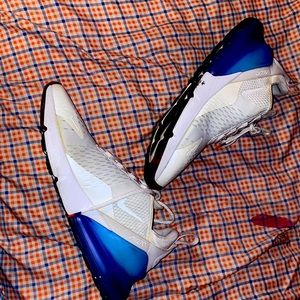 Men Nike 270 sneakers
